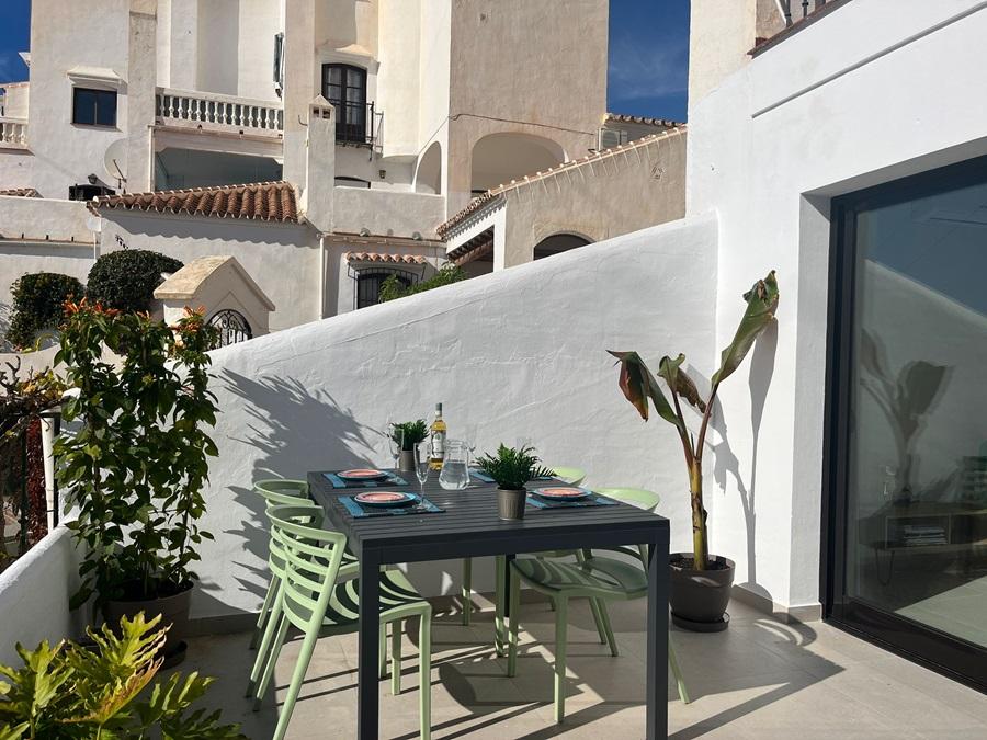 Exklusive Wohnung im Capistrano Village komplett renoviert mit Terrasse und Garten.