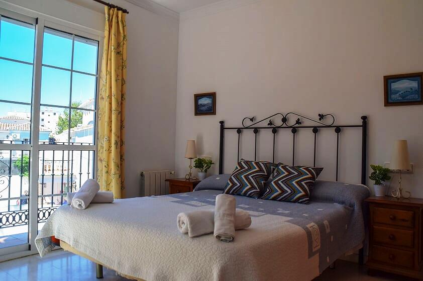 Villa met 4 slaapkamers, privé zwembad en gelegen op loopafstand strand en centrum Nerja.