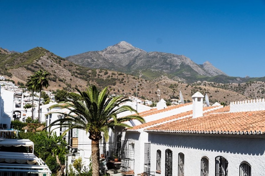 Incredible hostal in good location in Nerja for sale, unique opportunity