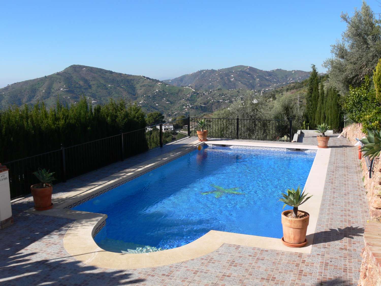 Schönes ruhiges Haus in Frigiliana mit schönem Garten und privatem Pool