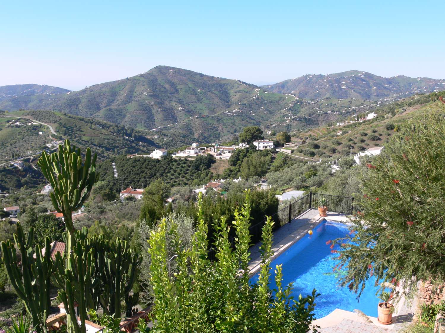 Schönes ruhiges Haus in Frigiliana mit schönem Garten und privatem Pool