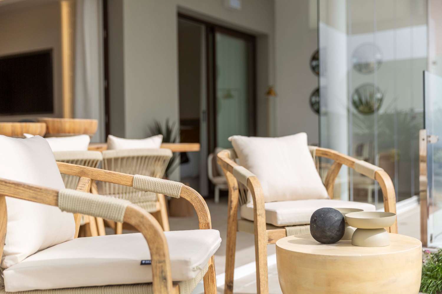 Nuovo progetto a Nerja di appartamenti con 2 e 3 camere da letto, splendida vista sul mare e piscina comune, campo da padel, palestra e altro ancora.