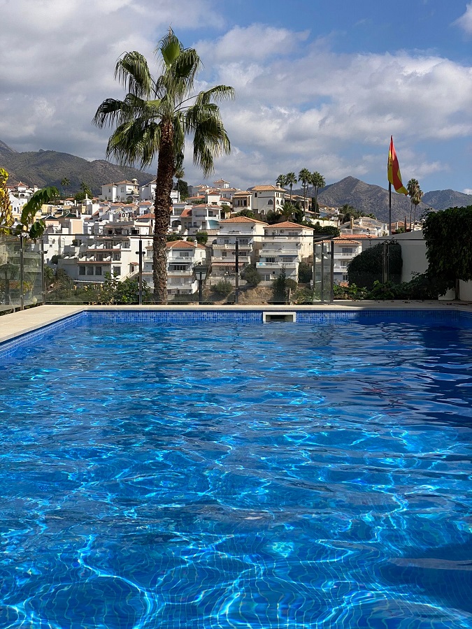Appartamento situato in posizione ideale vicino alla famosa spiaggia di Burriana e vicino al vivace centro di Nerja, per una meravigliosa vacanza al mare a Nerja.