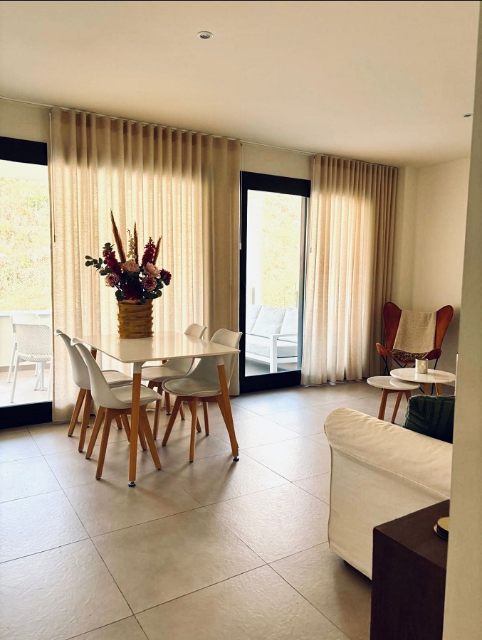 Nieuw luxe afgewerkt appartement in kleinschalig complex voor een heerlijke strand vakantie in Nerja, Zuid Spanje.