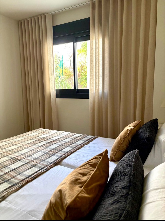 Nieuw luxe afgewerkt appartement in kleinschalig complex voor een heerlijke strand vakantie in Nerja, Zuid Spanje.