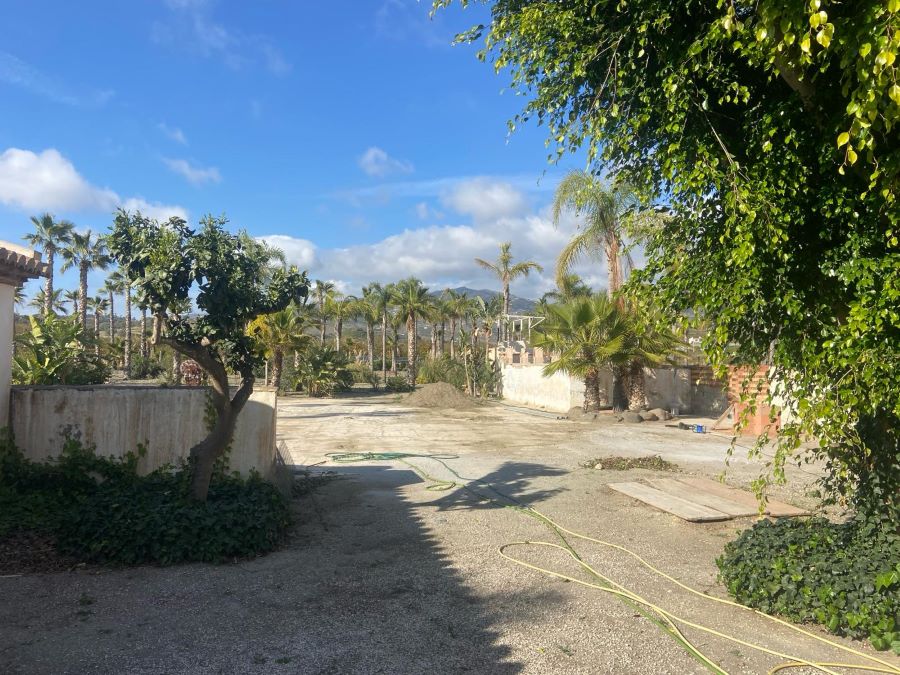 Project met groot potentieel op slechts een paar minuten van het strand van Caleta de Velez