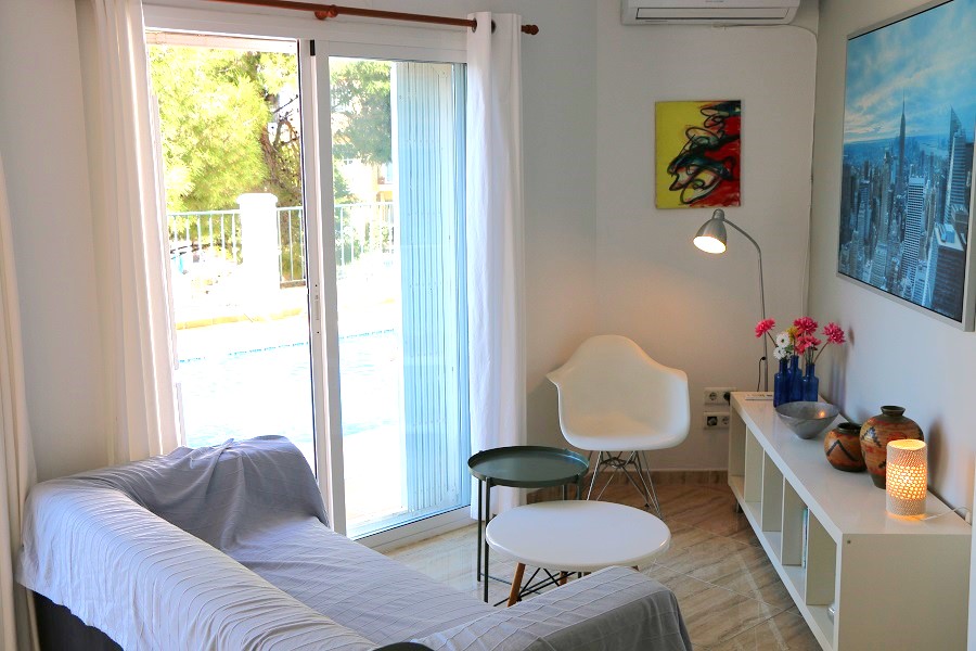 Casa de vacaciones con 4 dormitorios y piscina privada en Burriana a 300 metros de la playa de Burriana