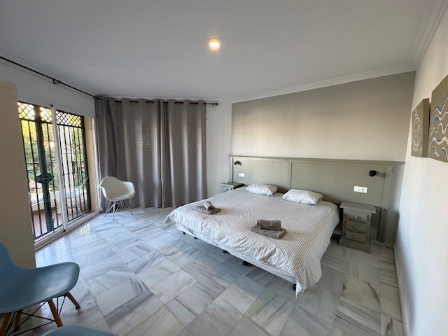 Casa de vacaciones con 4 dormitorios y piscina privada en Burriana a 300 metros de la playa de Burriana