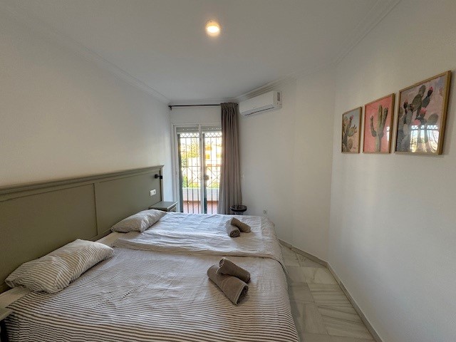 Casa de vacaciones con 4 dormitorios y piscina privada en Burriana a 300 metros de la playa de Burriana