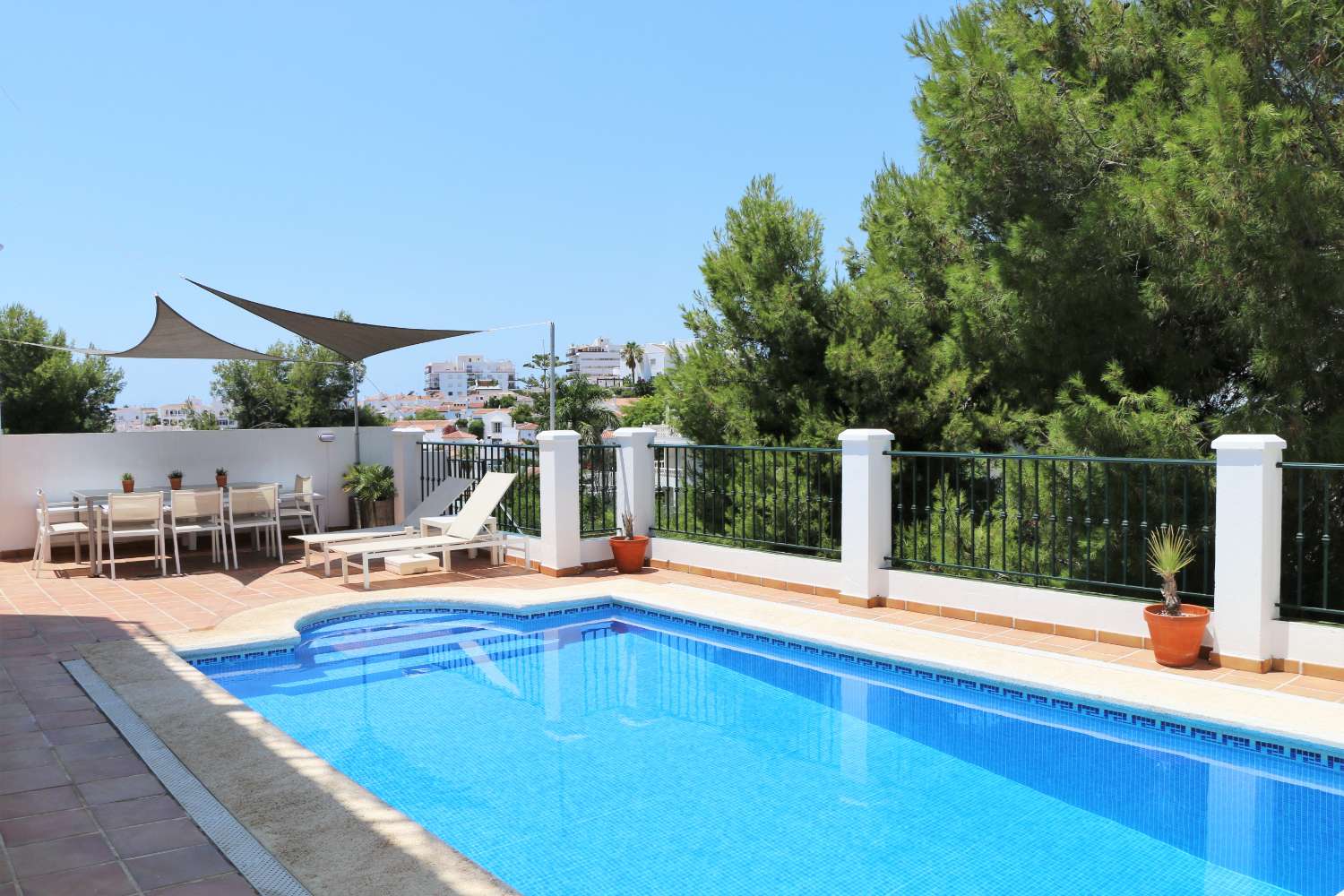 Casa de vacaciones con 4 dormitorios y piscina privada en Burriana a 300 metros de la playa de Burriana