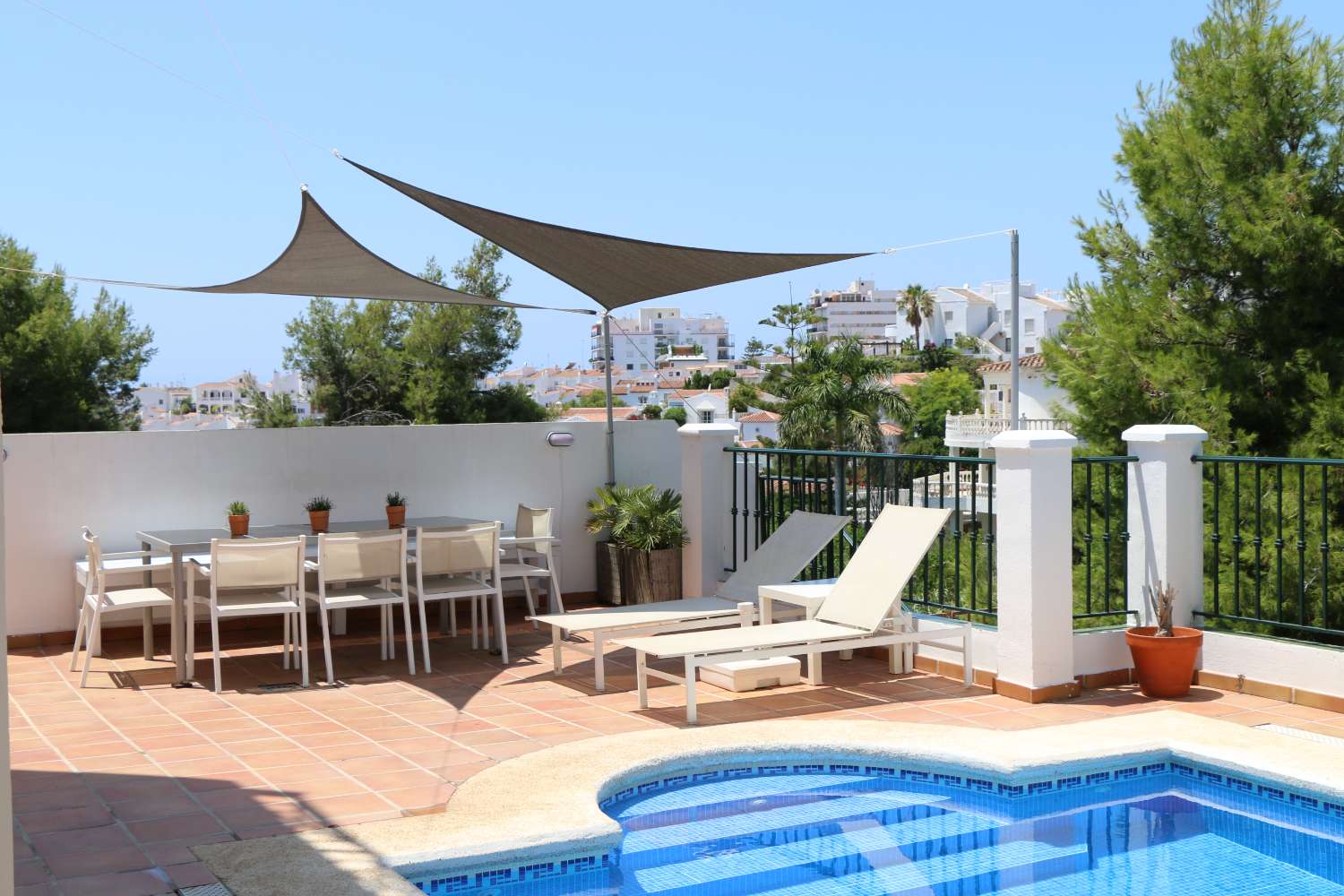 Casa de vacaciones con 4 dormitorios y piscina privada en Burriana a 300 metros de la playa de Burriana