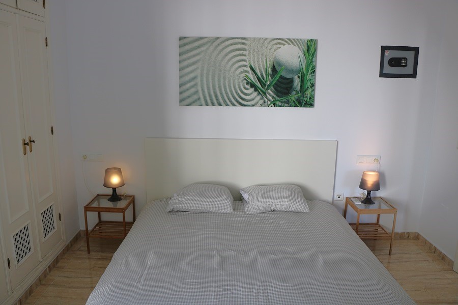 Casa de vacaciones con 4 dormitorios y piscina privada en Burriana a 300 metros de la playa de Burriana
