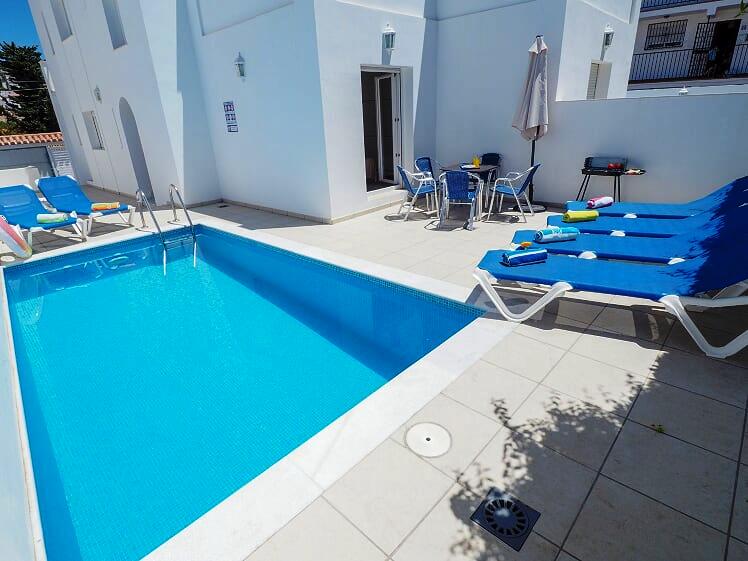 Ny villa med 3 sovrum med pool nära stranden och centrum av Nerja