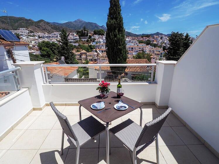 Mooie ruime villa met 3 slaapkamer en zwembad dichtbij het Burriana strand en centrum Nerja