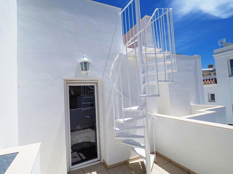 Mooie ruime villa met 3 slaapkamer en zwembad dichtbij het Burriana strand en centrum Nerja