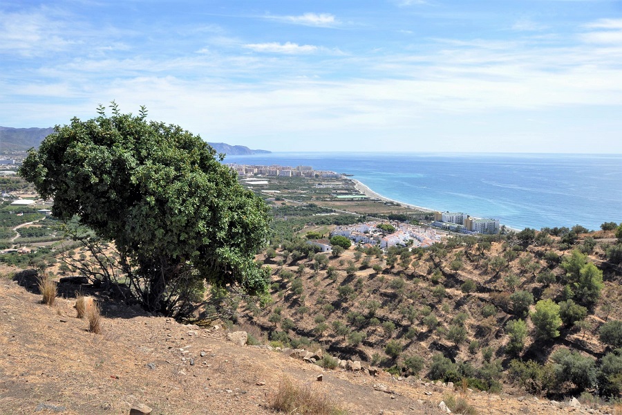 Beautifully furnished renovated 2 bedroom apartment with stunning views over Nerja and the sea.