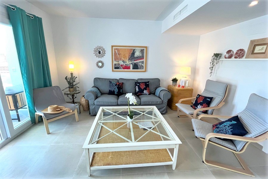 Nybyggd villa, perfekt belägen bara 8 minuters promenad från Burriana-stranden och Nerjas centrum