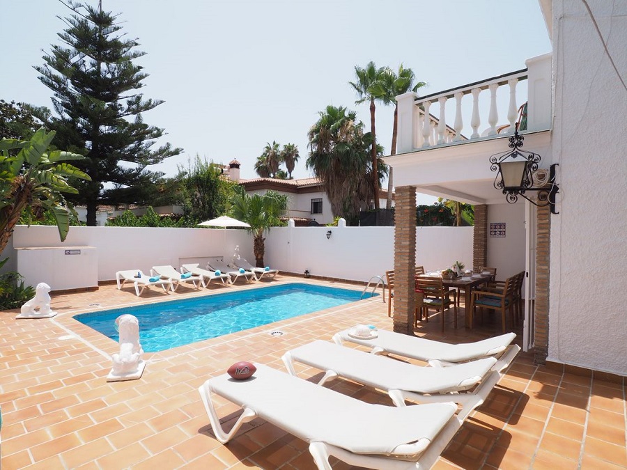 4-bedroom villa with pool in the Parador area in Nerja, Southern Spain