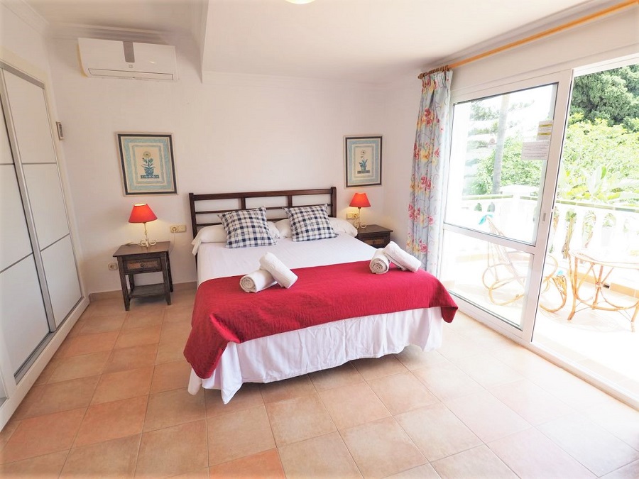 4-bedroom villa with pool in the Parador area in Nerja, Southern Spain