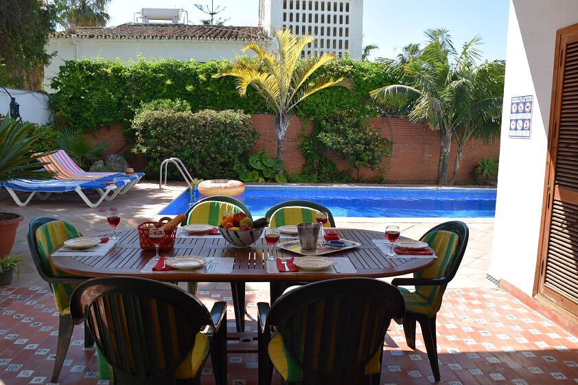 Smuk rummelig villa med privat pool, 5 minutters gang fra den berømte Burriana-strand og 5 minutter fra det hyggelige centrum af Nerja.