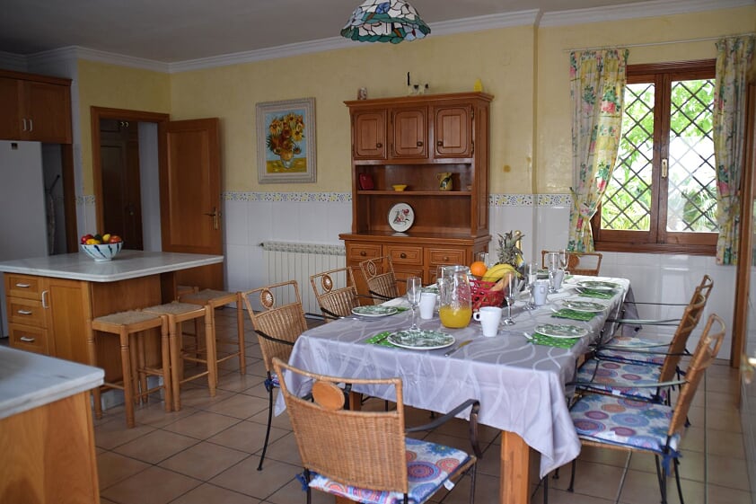 Smuk rummelig villa med privat pool, 5 minutters gang fra den berømte Burriana-strand og 5 minutter fra det hyggelige centrum af Nerja.