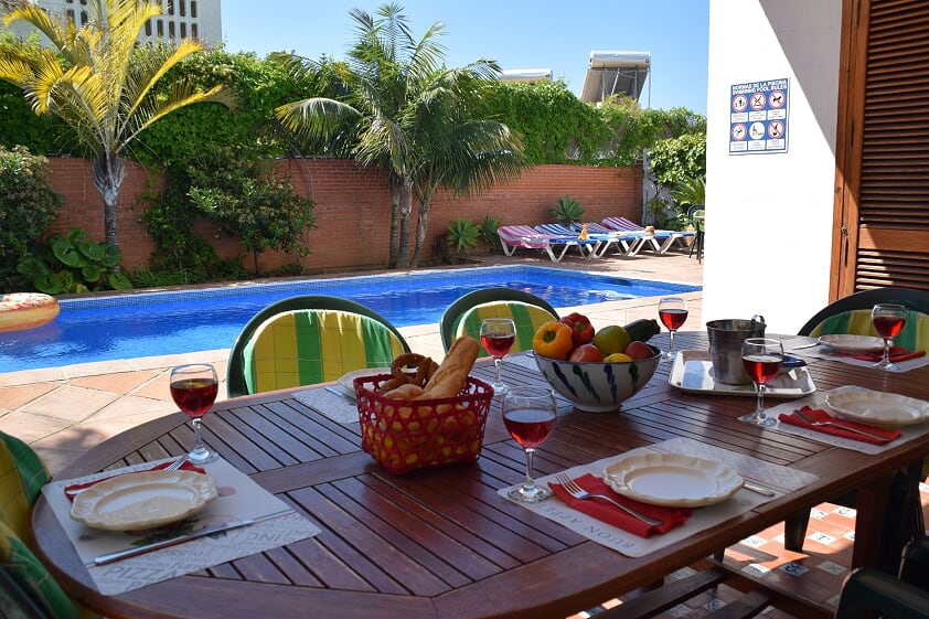 Smuk rummelig villa med privat pool, 5 minutters gang fra den berømte Burriana-strand og 5 minutter fra det hyggelige centrum af Nerja.