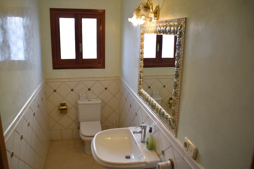 Smuk rummelig villa med privat pool, 5 minutters gang fra den berømte Burriana-strand og 5 minutter fra det hyggelige centrum af Nerja.