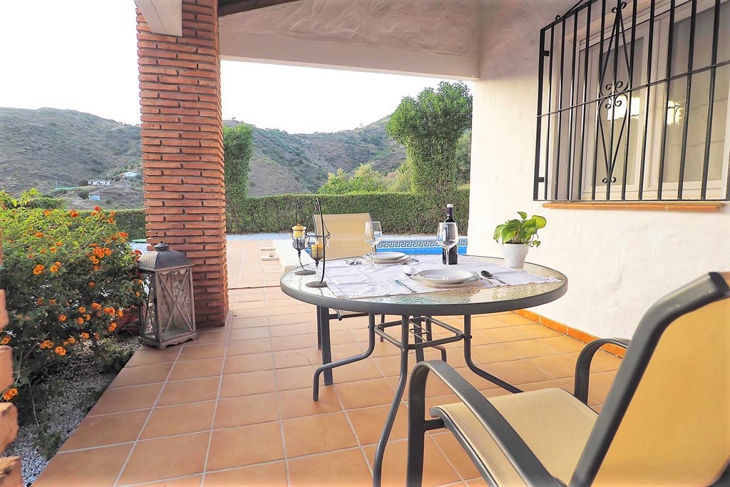 Semesterhus med privat pool och havsutsikt i Algarrobo, södra Spanien.