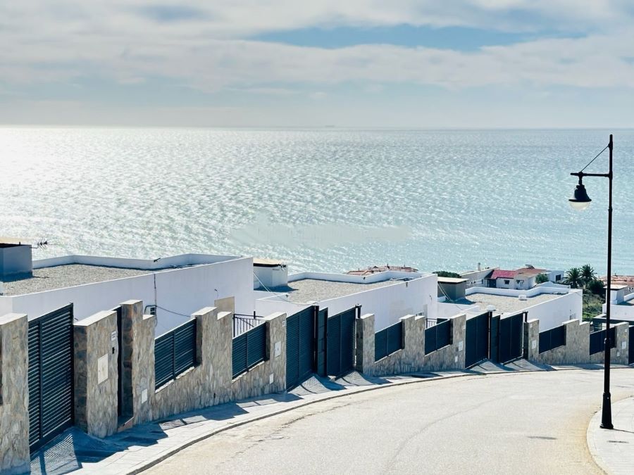 Villas de luxe avec des styles modernes dans l’urbanisation Balcones del Peñoncillo à Torrox Costa.