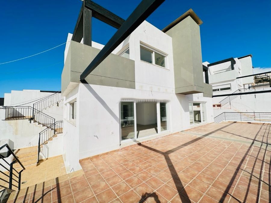 Villas de luxe avec des styles modernes dans l’urbanisation Balcones del Peñoncillo à Torrox Costa.