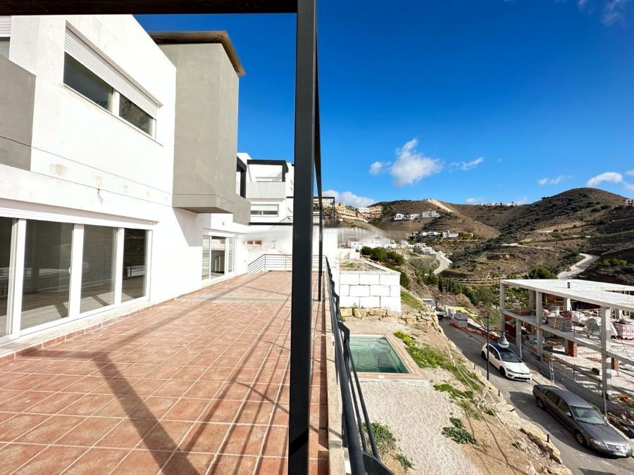 Villas de luxe avec des styles modernes dans l’urbanisation Balcones del Peñoncillo à Torrox Costa.