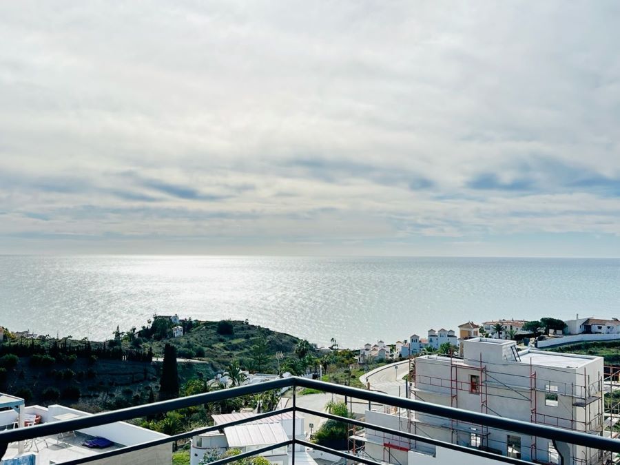 Villas de luxe avec des styles modernes dans l’urbanisation Balcones del Peñoncillo à Torrox Costa.