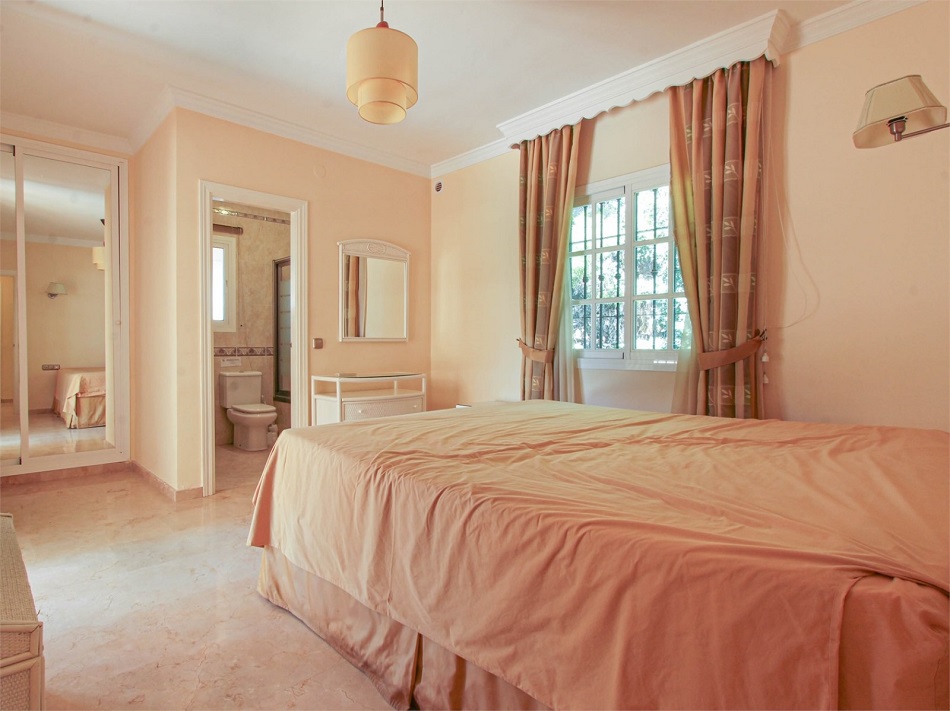 Schöne geräumige Villa in Nerja mit herrlichem Meerblick und privatem Pool.