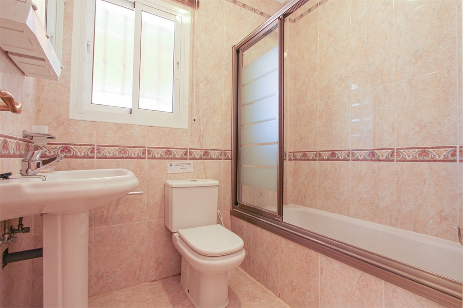 Schöne geräumige Villa in Nerja mit herrlichem Meerblick und privatem Pool.