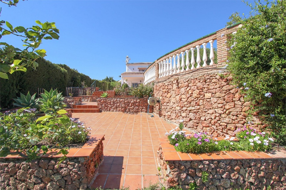 Schöne geräumige Villa in Nerja mit herrlichem Meerblick und privatem Pool.
