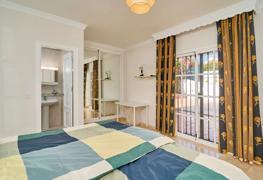 Prachtige ruime villa in Nerja met prachtig uitzicht op zee en privé zwembad.