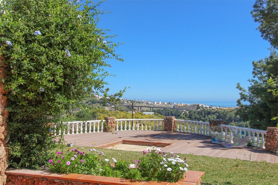Schöne geräumige Villa in Nerja mit herrlichem Meerblick und privatem Pool.