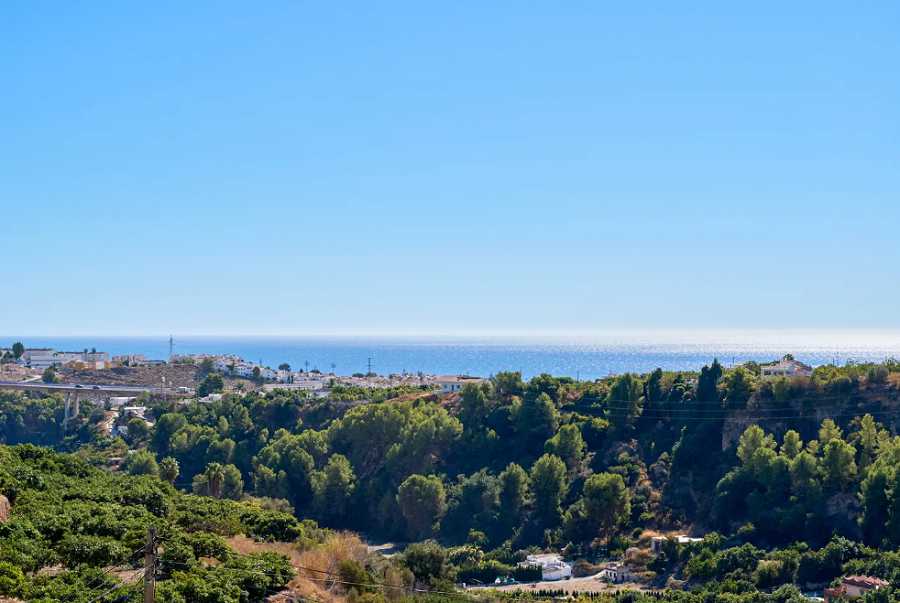 Prachtige ruime villa in Nerja met prachtig uitzicht op zee en privé zwembad.