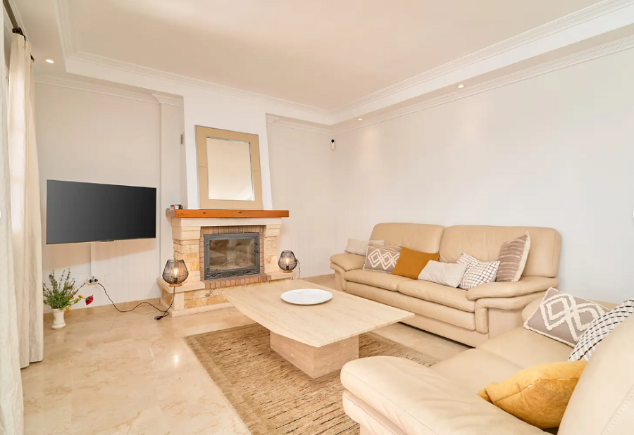 Prachtige ruime villa in Nerja met prachtig uitzicht op zee en privé zwembad.