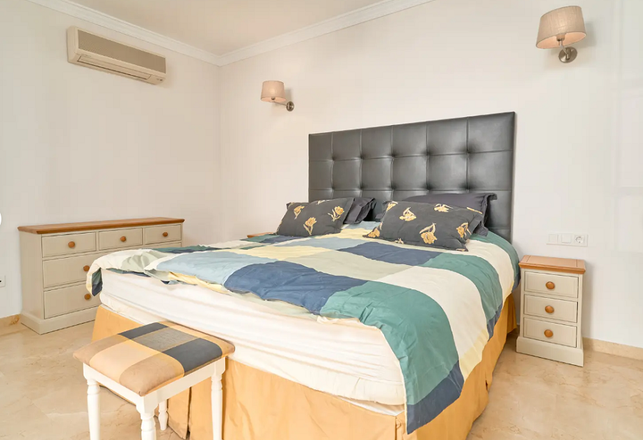 Prachtige ruime villa in Nerja met prachtig uitzicht op zee en privé zwembad.