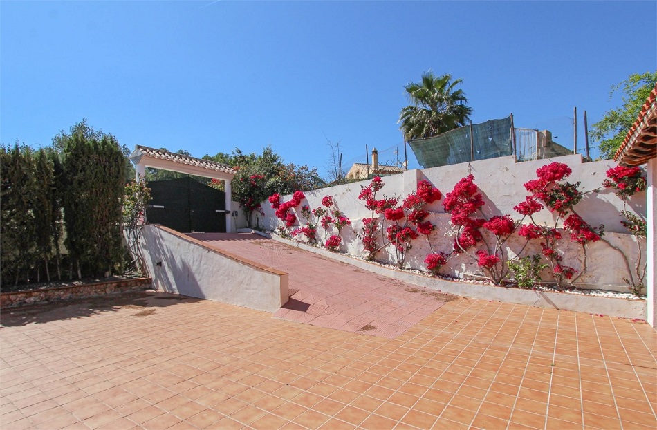 Schöne geräumige Villa in Nerja mit herrlichem Meerblick und privatem Pool.