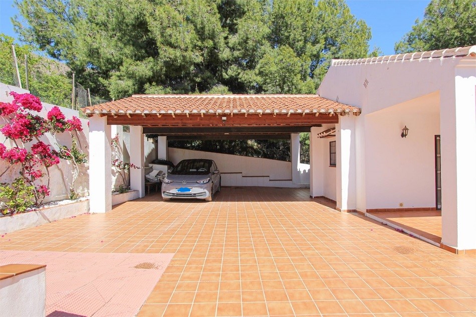 Schöne geräumige Villa in Nerja mit herrlichem Meerblick und privatem Pool.