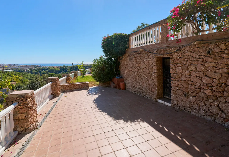 Prachtige ruime villa in Nerja met prachtig uitzicht op zee en privé zwembad.