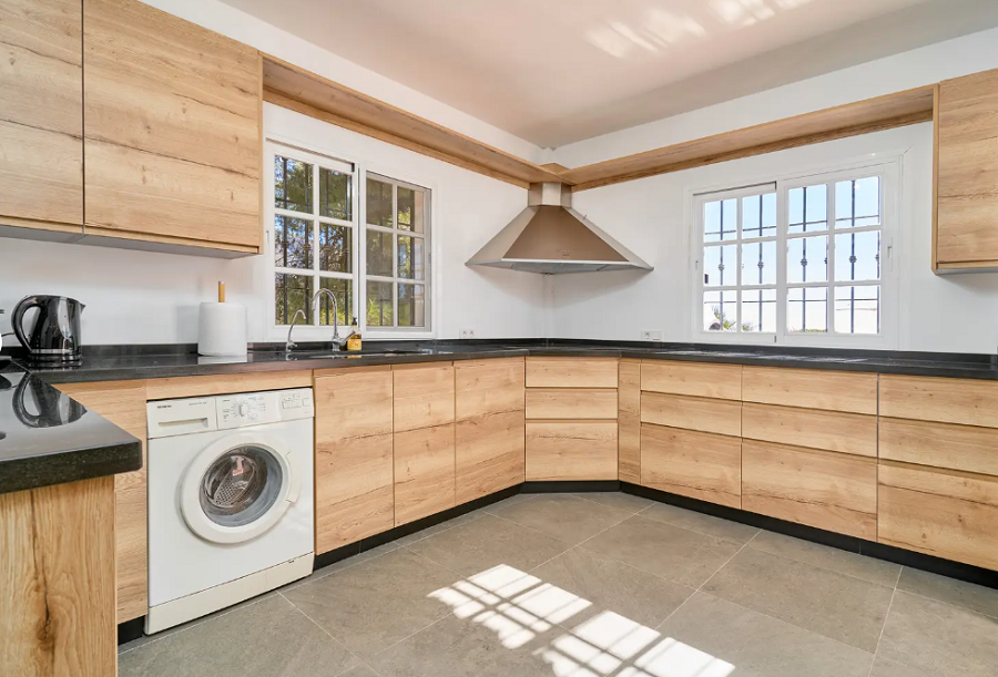 Prachtige ruime villa in Nerja met prachtig uitzicht op zee en privé zwembad.