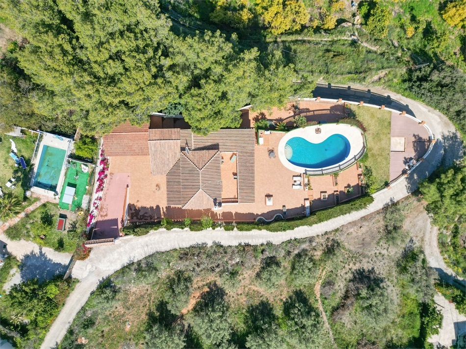 Schöne geräumige Villa in Nerja mit herrlichem Meerblick und privatem Pool.