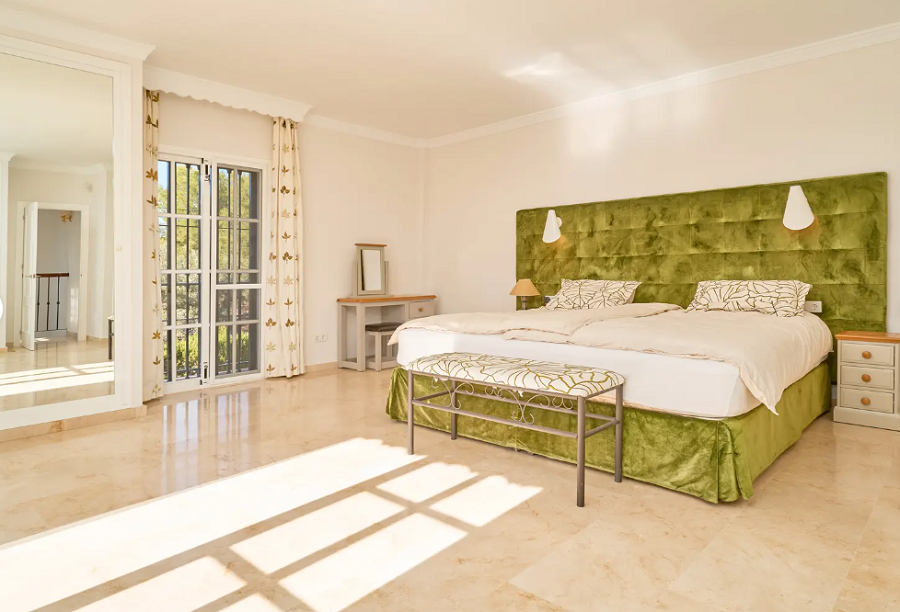 Prachtige ruime villa in Nerja met prachtig uitzicht op zee en privé zwembad.