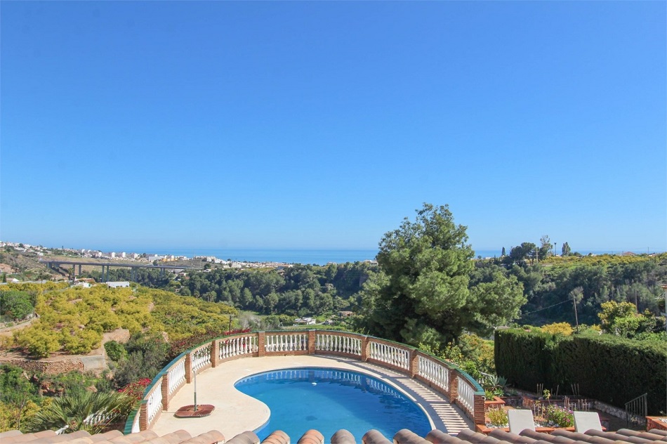 Schöne geräumige Villa in Nerja mit herrlichem Meerblick und privatem Pool.