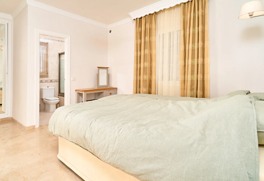 Prachtige ruime villa in Nerja met prachtig uitzicht op zee en privé zwembad.