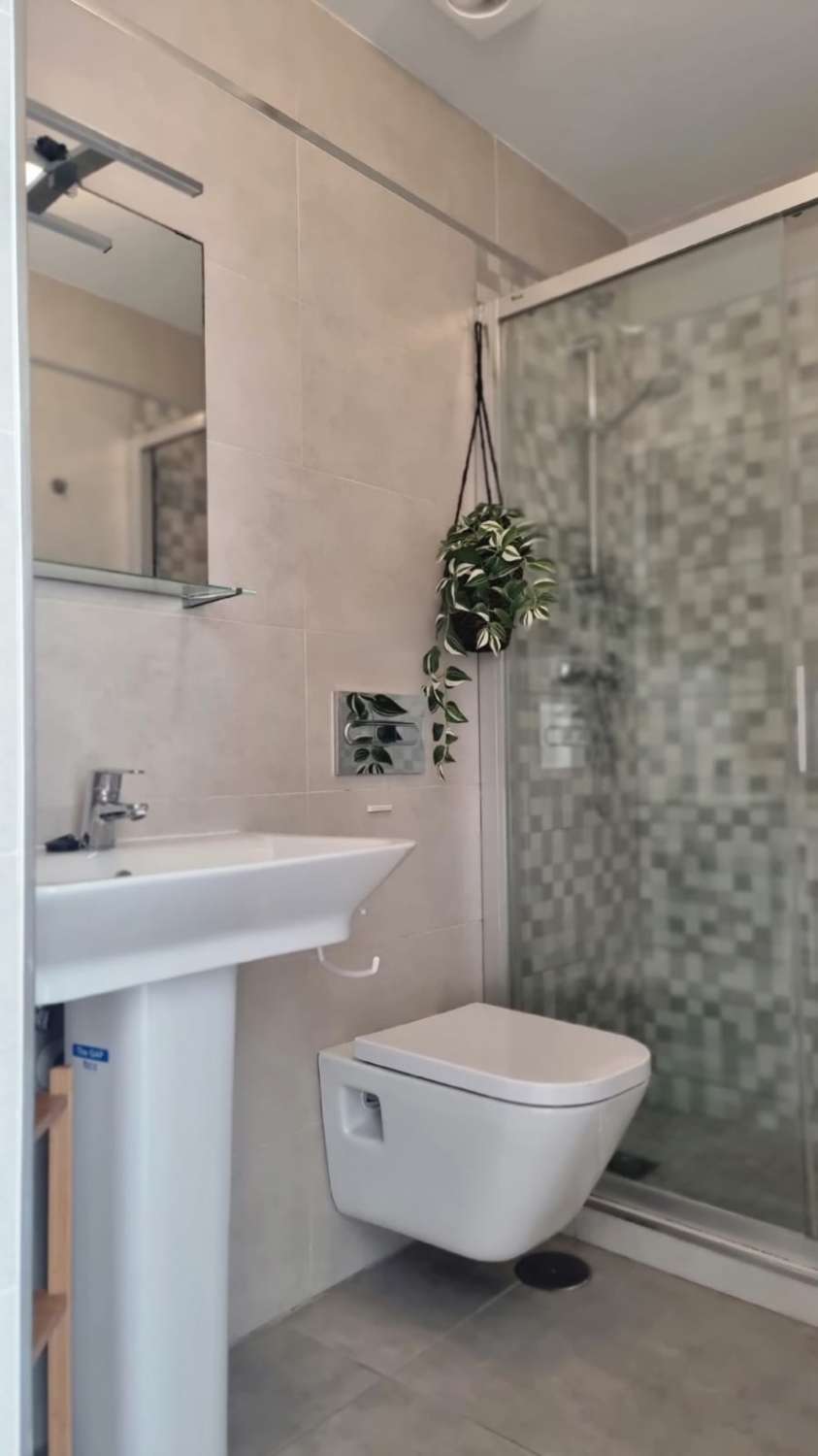 Penthouse in het centrum van Nerja met prachtig zeezicht en jacuzzi