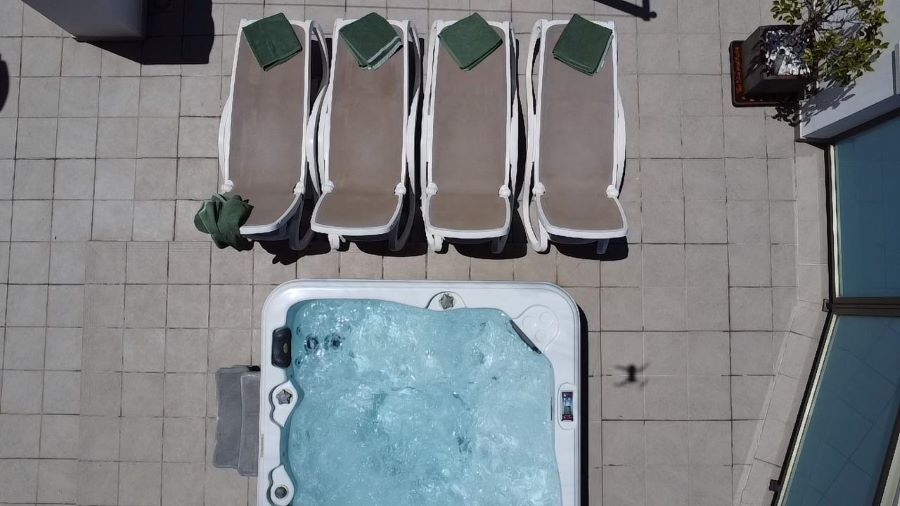 Penthouse in het centrum van Nerja met prachtig zeezicht en jacuzzi